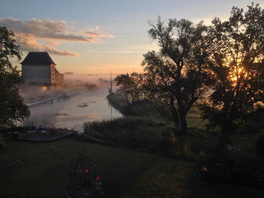 B&B Muehlenvilla Am Buetzower Hafen Kültér fotó