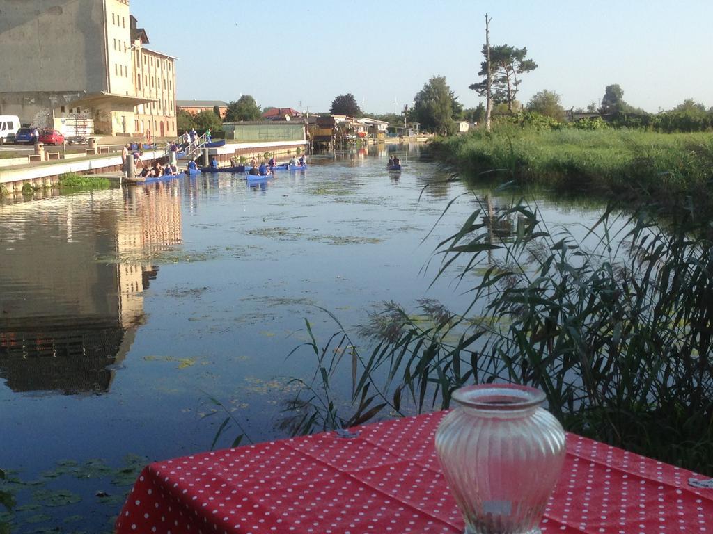 B&B Muehlenvilla Am Buetzower Hafen Kültér fotó