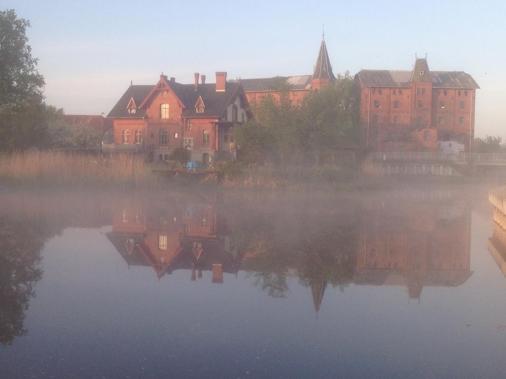 B&B Muehlenvilla Am Buetzower Hafen Kültér fotó